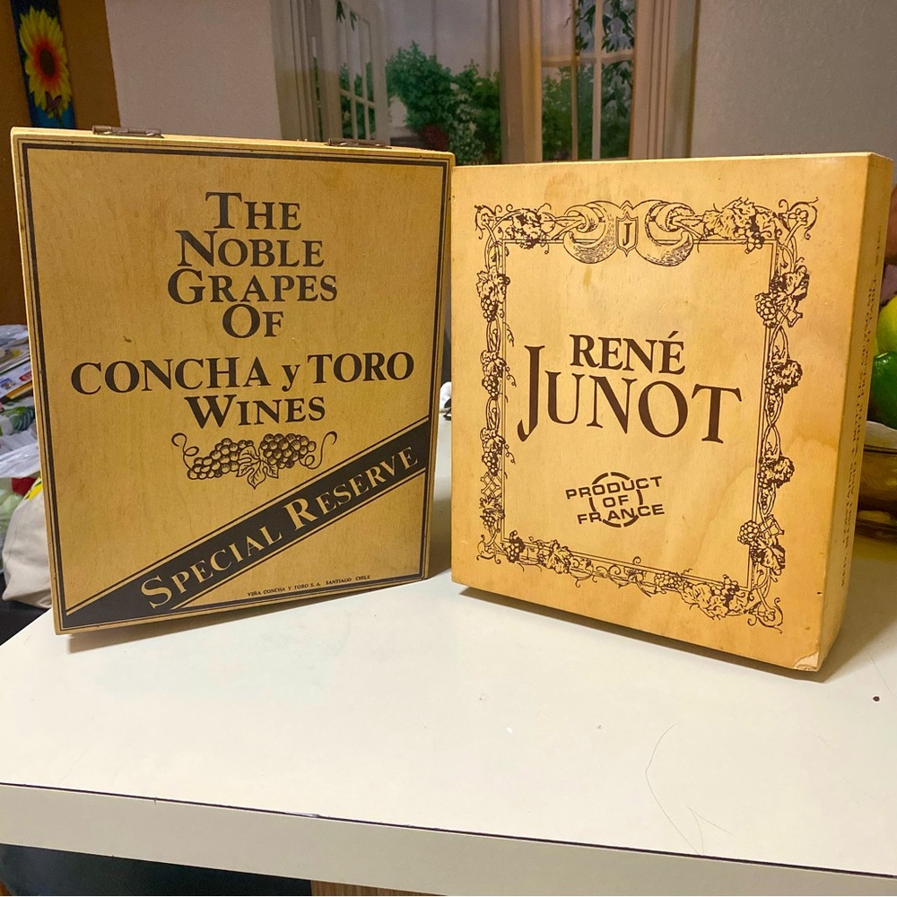 Wooden wine cases set